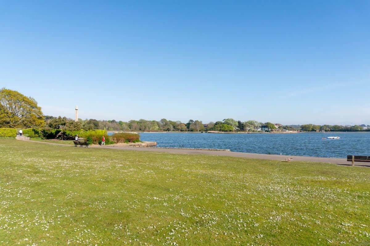 Park Lake View Poole Exteriér fotografie
